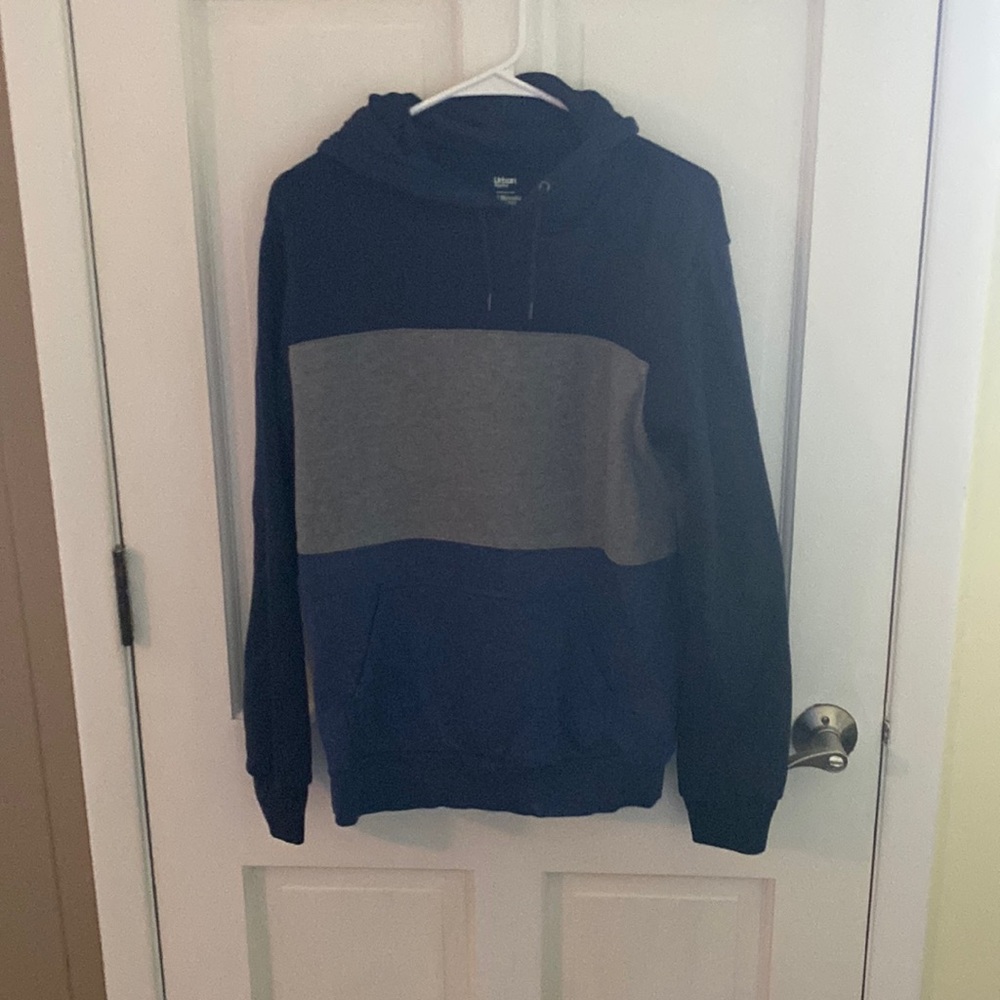 Urban pipeline gray and blue men’s size small sweatshirt